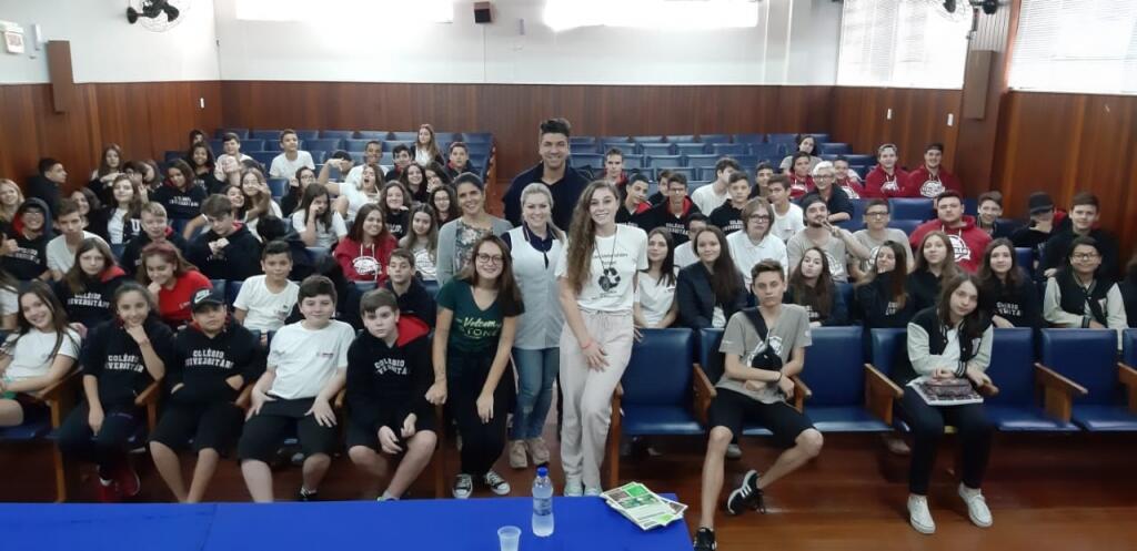 Alunos assistem palestra sobre coletiva