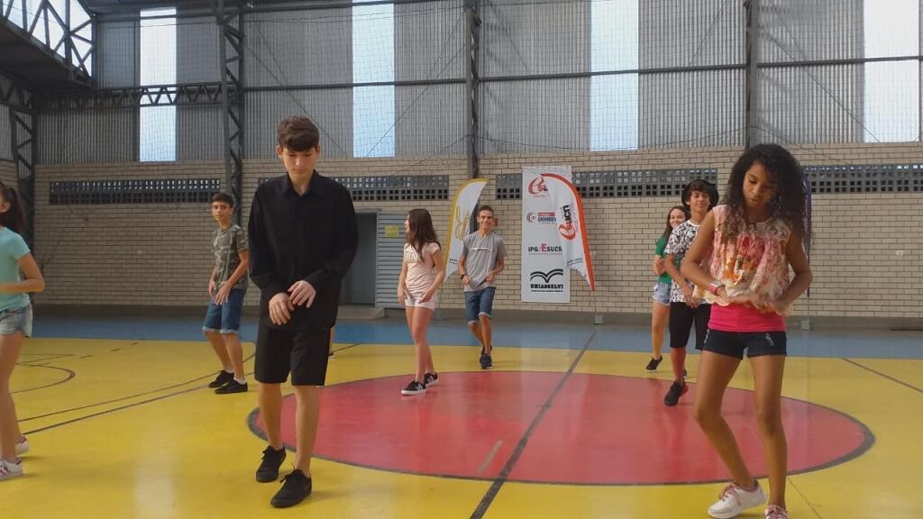 Projeto: Ritmos, movimentos e a linguagem da dança