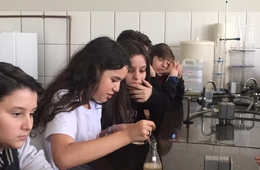 Alunos do ensino fundamental participam de práticas nas aulas de Ciências