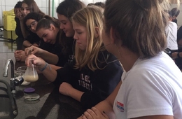 Alunos do ensino fundamental participam de práticas nas aulas de Ciências