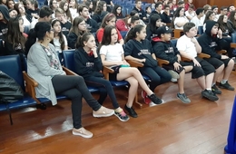 Alunos assistem palestra sobre coletiva