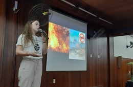 Alunos assistem palestra sobre coletiva