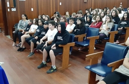 Alunos assistem palestra sobre coletiva