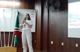 Alunos assistem palestra sobre coletiva