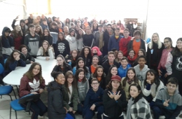 Alunos da Escola Jorge da Cunha Carneiro visitam laboratórios