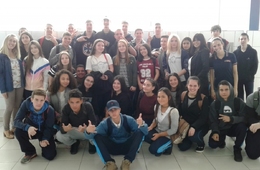 Alunos da escola João Dagostim visitam o Colégio Universitário